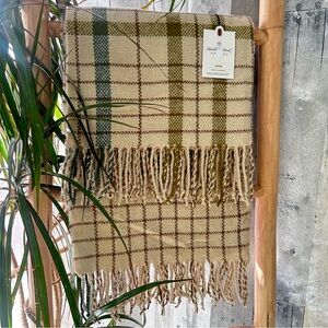 🌴 Hearth & Hand Plaid Cream & Green lightweight Decorative Throw